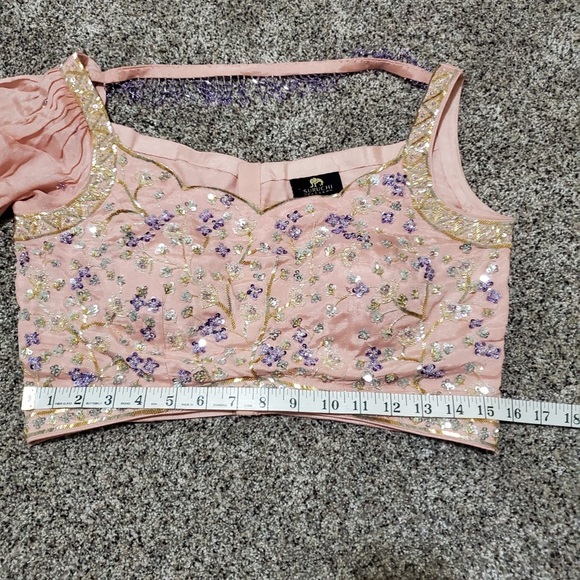 Indian outfit in blush pink and silver - Picture 6 of 16